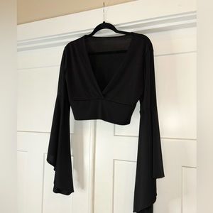 Cropped low v neck top. Bell sleeves!